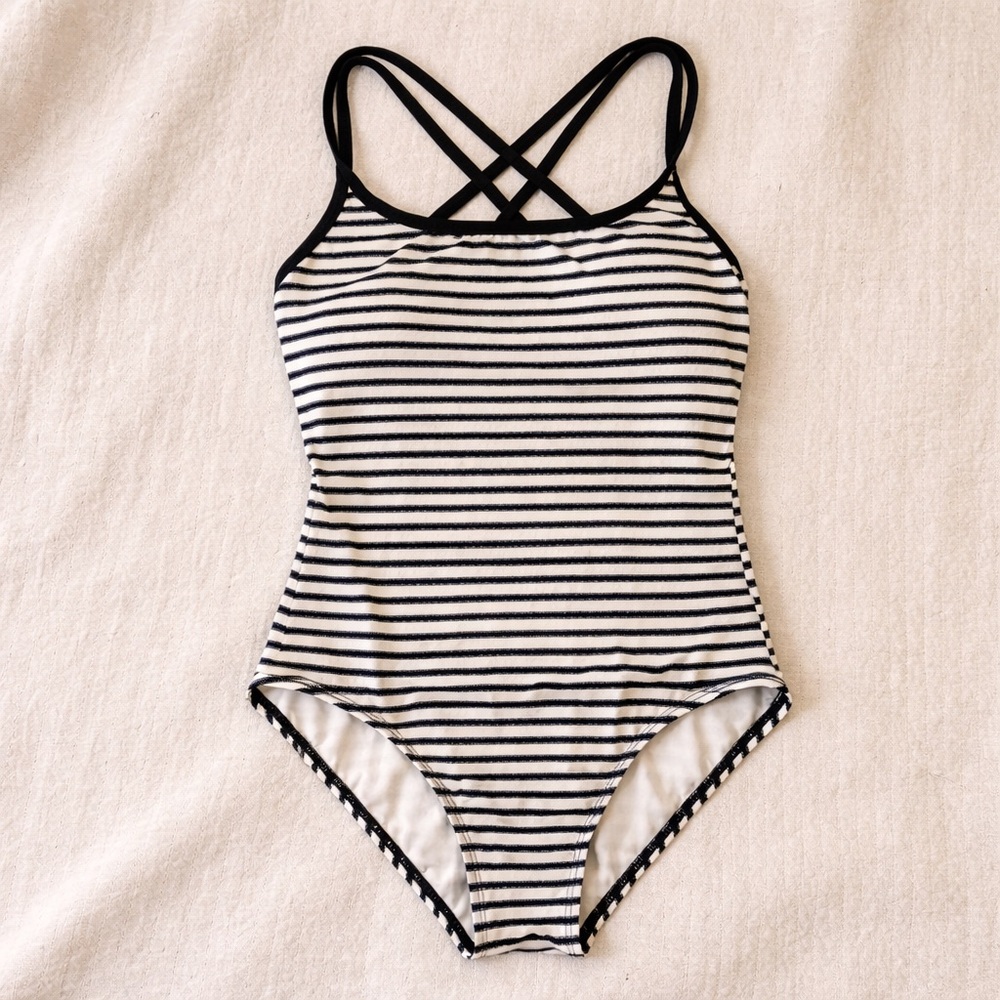 ✨ Carve Designs Strappy Back Striped One-Piece Swimsuit Size S